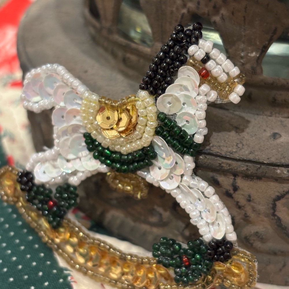 vintage beaded and sequined Christmas rocking horse brooch - Picture 4 of 5